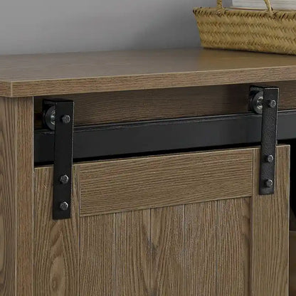 Mobile porta TV da 60" in stile fattoria, con ante scorrevoli in stile fienile, per TV fino a 65", ripiani in MDF, 2 contenitori in tessuto, gestione dei cavi, intrattenimento