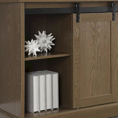 Mobile porta TV da 60" in stile fattoria, con ante scorrevoli in stile fienile, per TV fino a 65", ripiani in MDF, 2 contenitori in tessuto, gestione dei cavi, intrattenimento