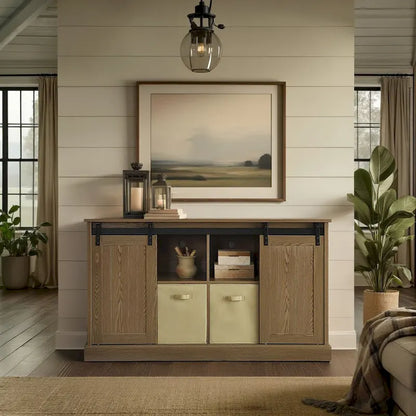 Mobile porta TV da 60" in stile fattoria, con ante scorrevoli in stile fienile, per TV fino a 65", ripiani in MDF, 2 contenitori in tessuto, gestione dei cavi, intrattenimento