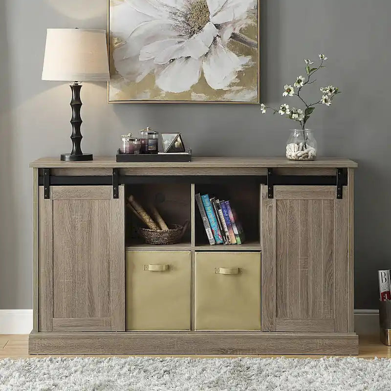 Mobile porta TV da 60" in stile fattoria, con ante scorrevoli in stile fienile, per TV fino a 65", ripiani in MDF, 2 contenitori in tessuto, gestione dei cavi, intrattenimento